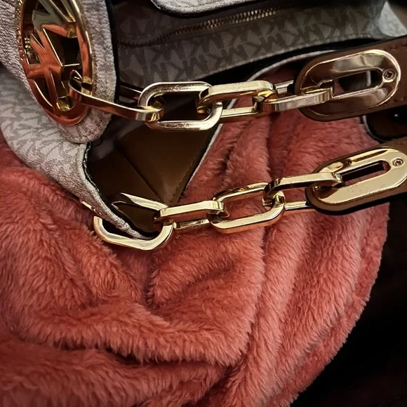 Michael Kors Cream and Brown Logo Shoulder Bag - Picture 10 of 12